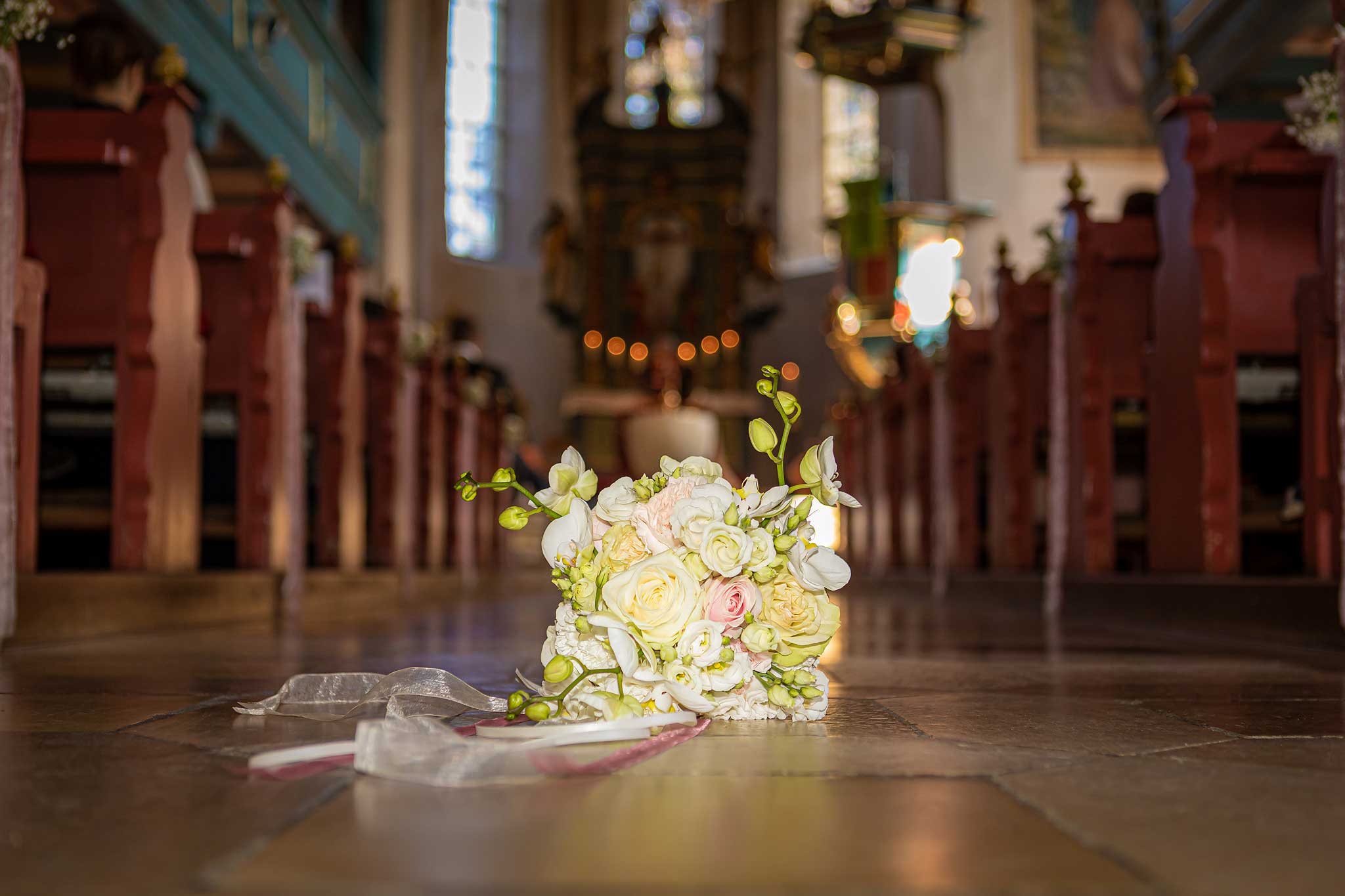 Kirche Trauung Hochzeit Brautstrauß 